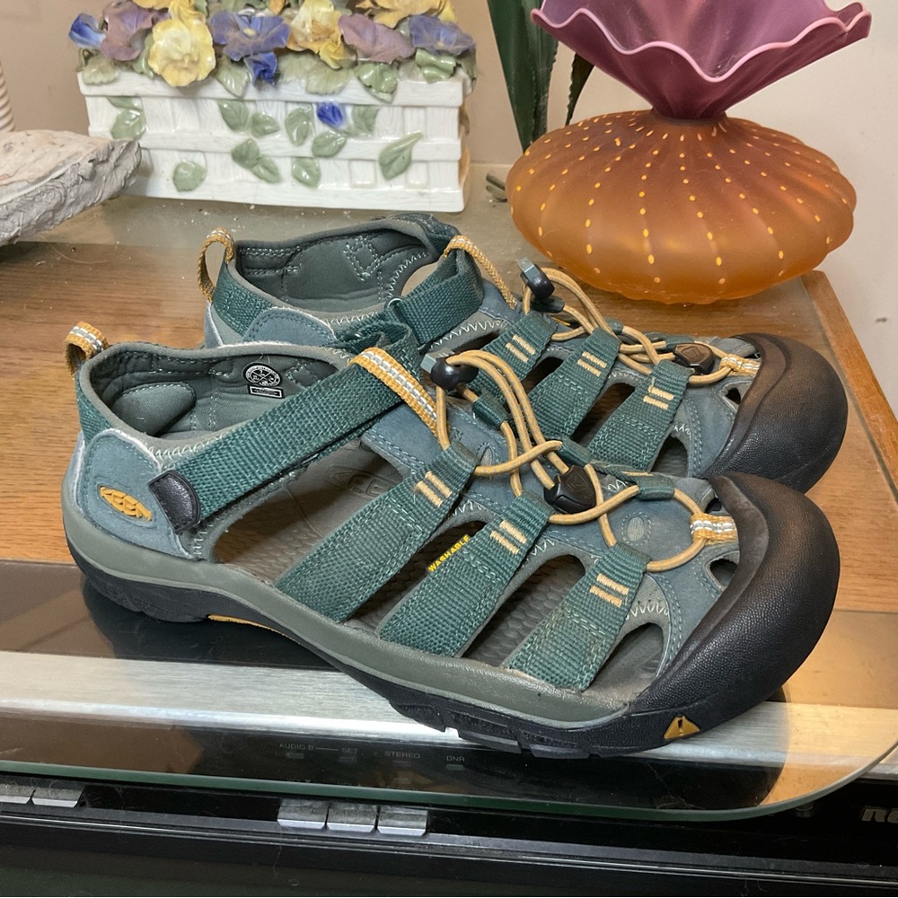 KEEN NEWPORT H2 WATER/HIKING SANDALS SZ 7 Men's